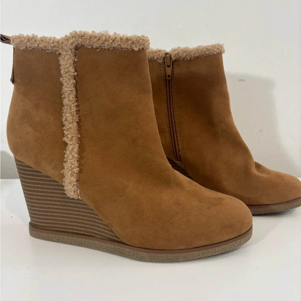 Sun + Stone Women 7.5 Camilla Wedged Faux Suede Ankle Boot Shoe Casual Tan